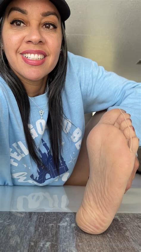 Rule 34 / latina foot